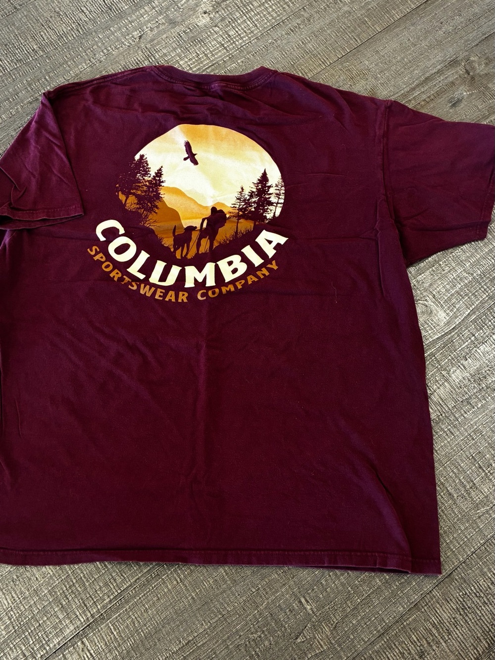 Columbia Men's Short-Sleeve Graphic Tee — Burgundy with Gold Sunset